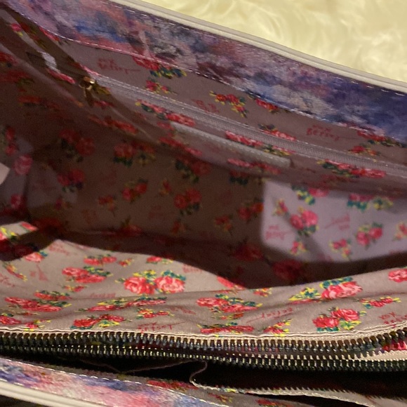 Betsey Johnson Grey Floral Blue Purple Purse Tote Bag with Wristlet - Picture 8 of 9